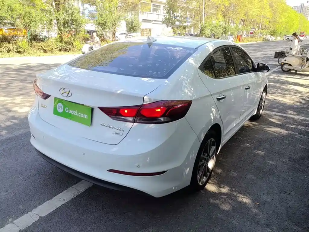 Hyundai Elantra — миниатюра 7