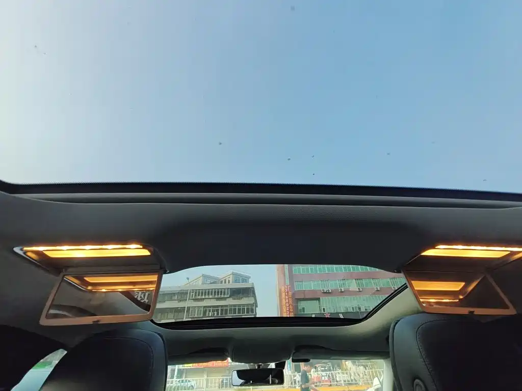 Mercedes-Benz E-Class — миниатюра 18