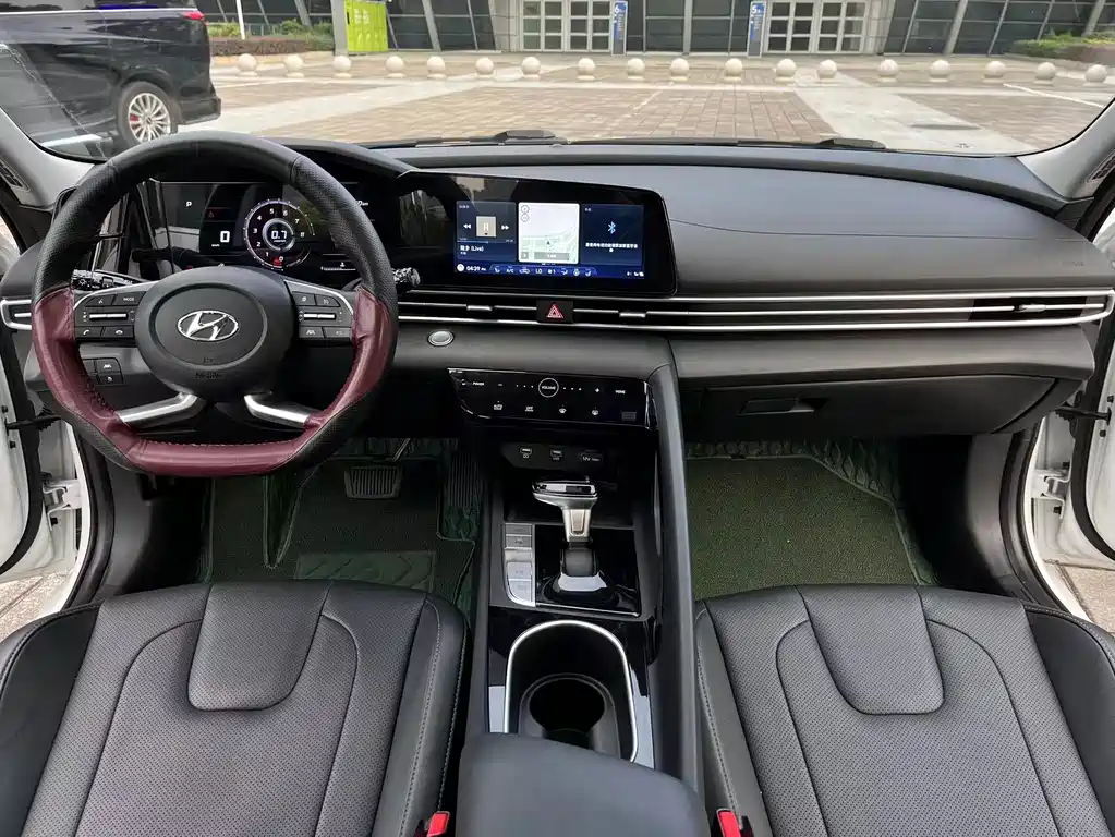 Hyundai Elantra — миниатюра 5