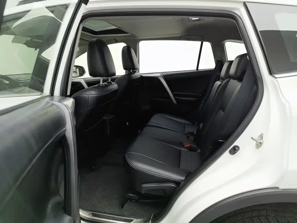 Toyota RAV4 — миниатюра 15