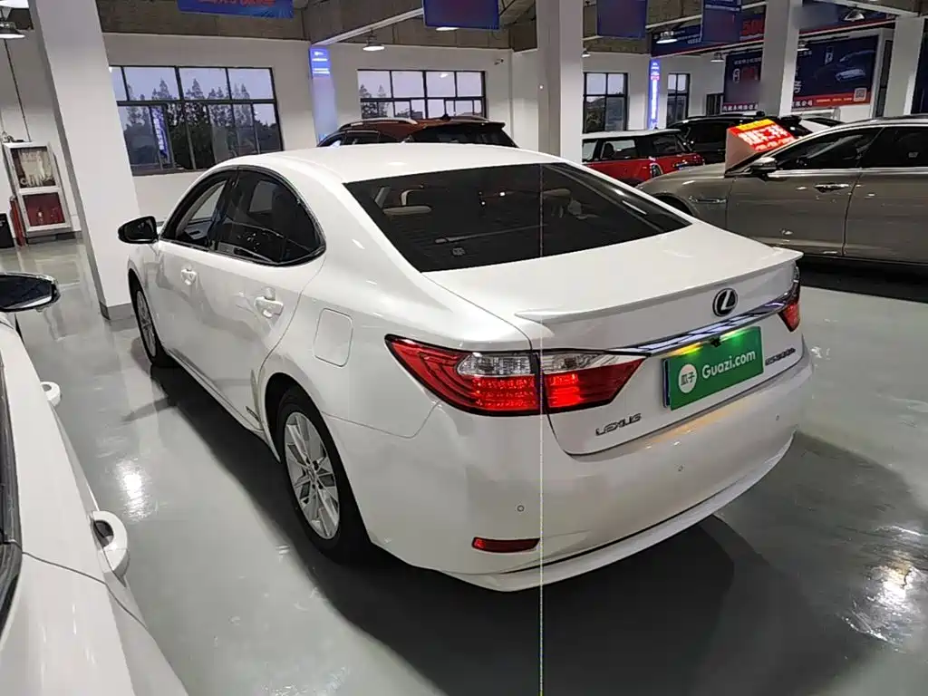 Lexus ES — миниатюра 5