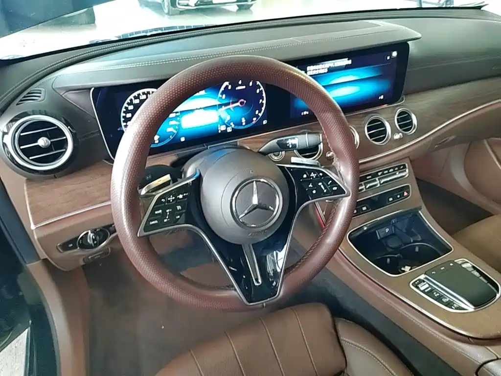 Mercedes-Benz E-Class — миниатюра 11