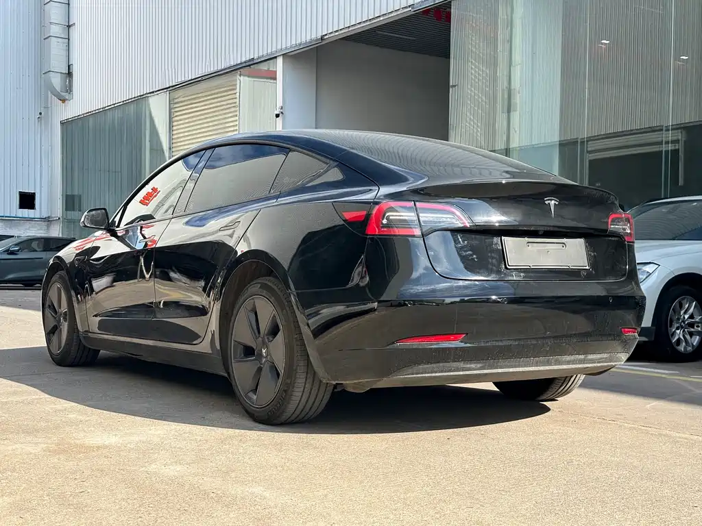 Tesla Model 3 — миниатюра 9