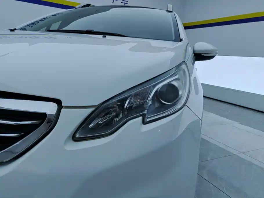 Peugeot 2008 2014 1.6L AT Fashion