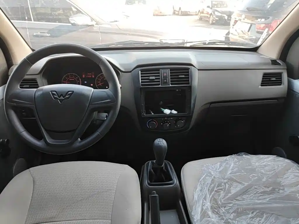 Wuling Rongguang S — миниатюра 13