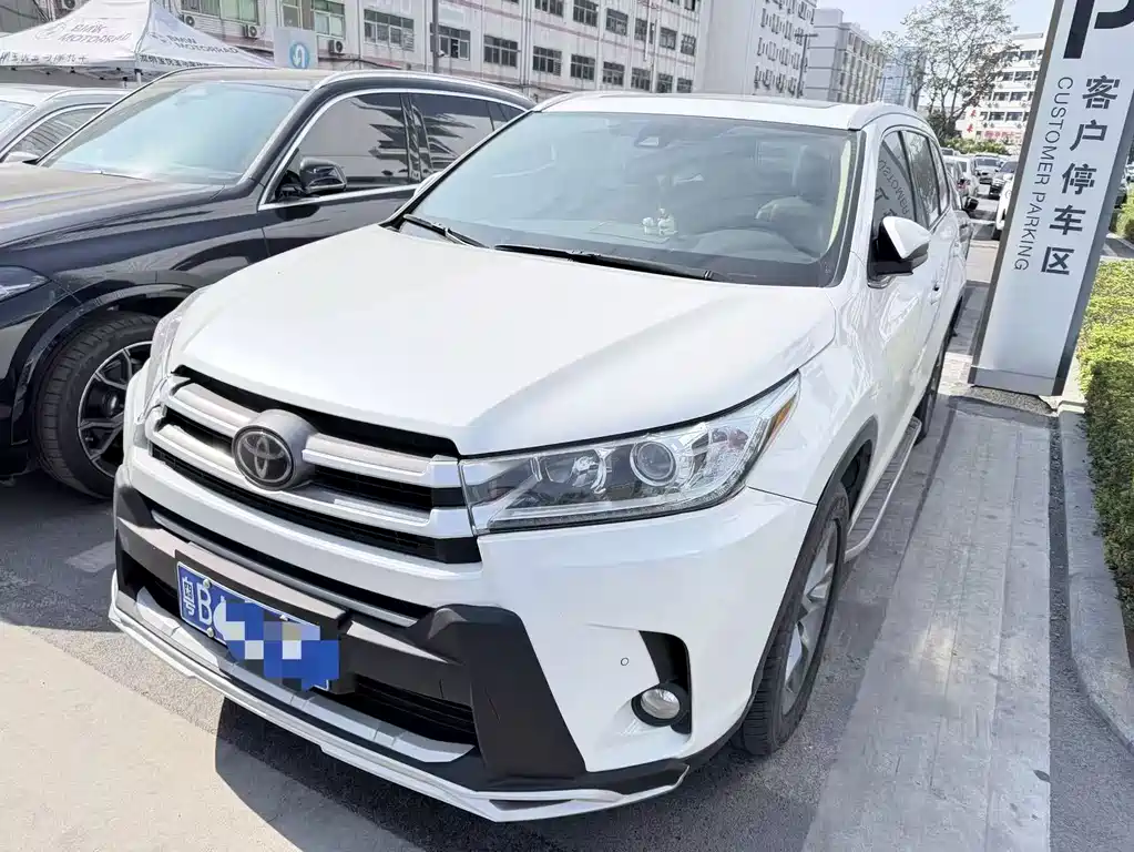 TOYOTA HIGHLANDER