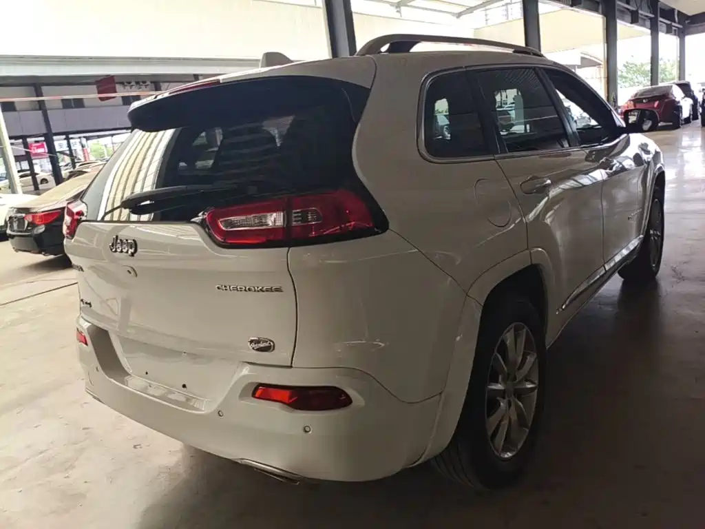 Jeep Cherokee — миниатюра 7