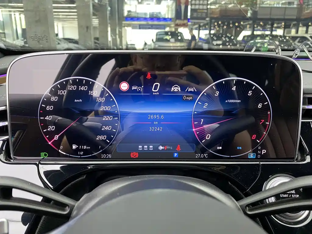 Mercedes-Benz E-Class — миниатюра 9