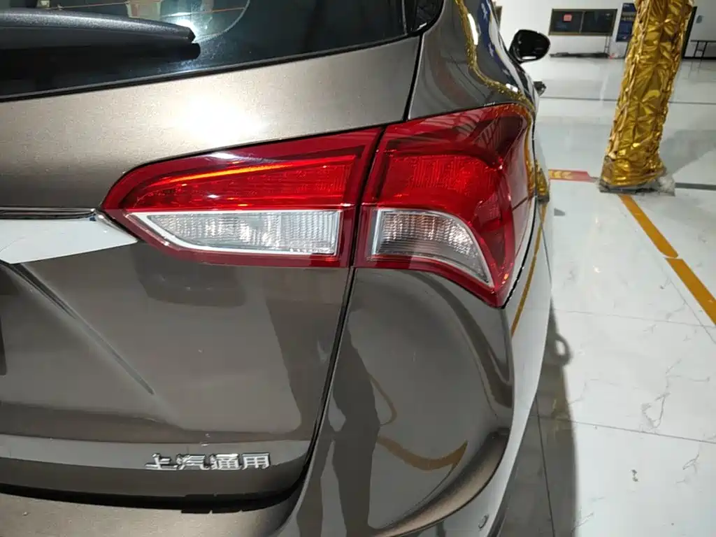 Buick Envision Plus — миниатюра 8