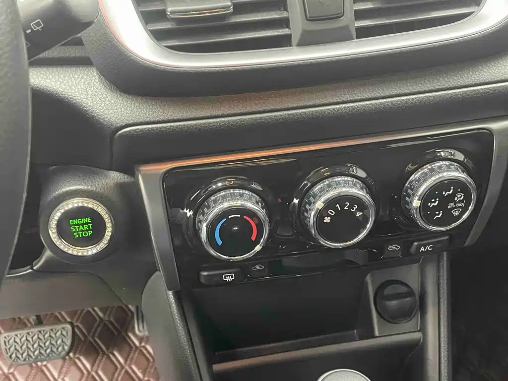 Toyota Yaris L — миниатюра 8