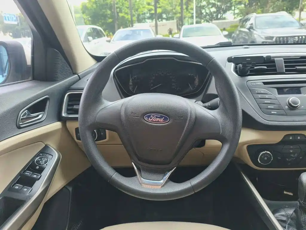 Ford Escort — миниатюра 7