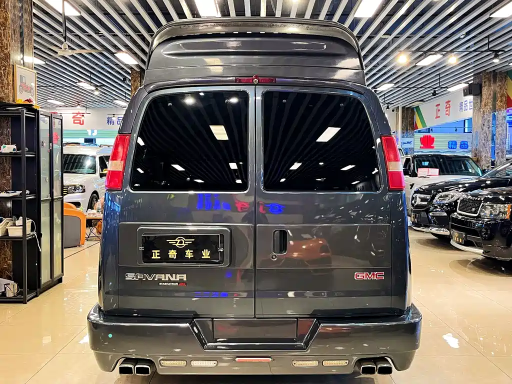 GMC Savana — миниатюра 5