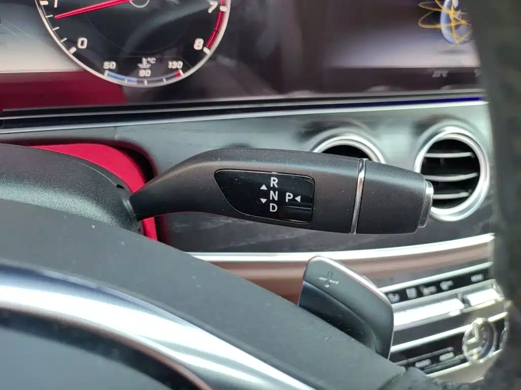 Mercedes-Benz E-Class — миниатюра 7