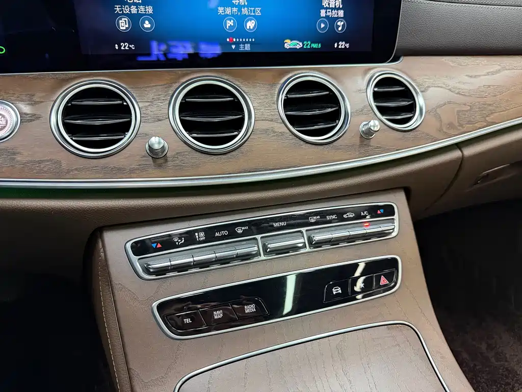 Mercedes-Benz E-Class — миниатюра 16