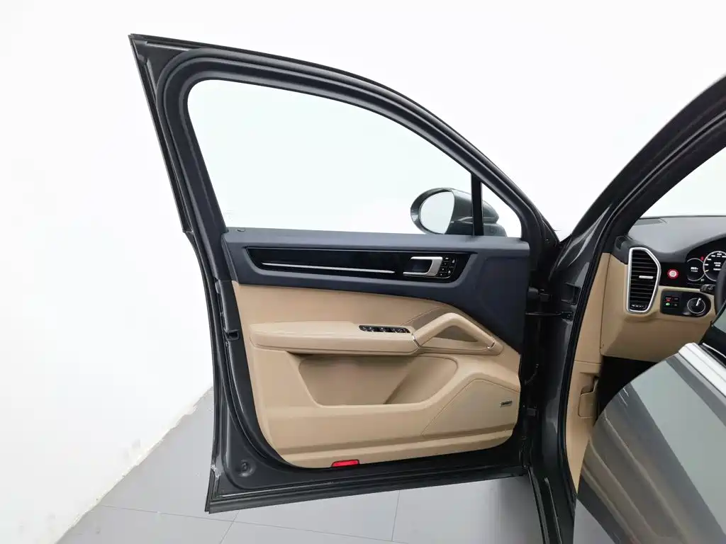 Porsche Cayenne Hybrid — миниатюра 8