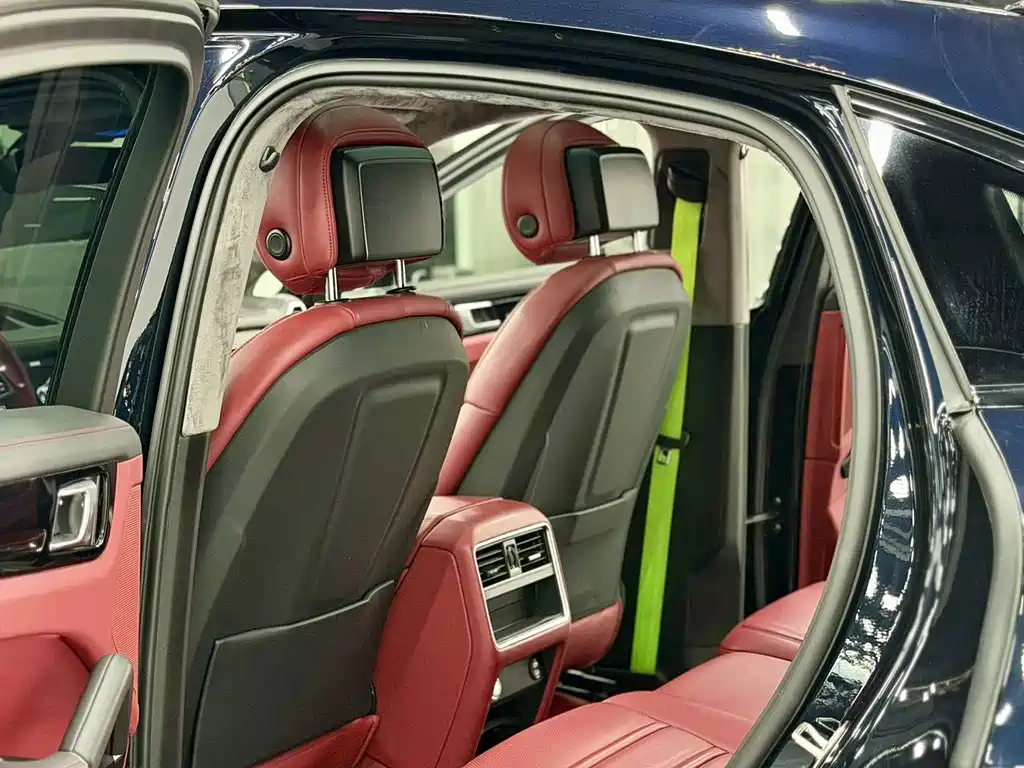 Porsche Cayenne — миниатюра 7