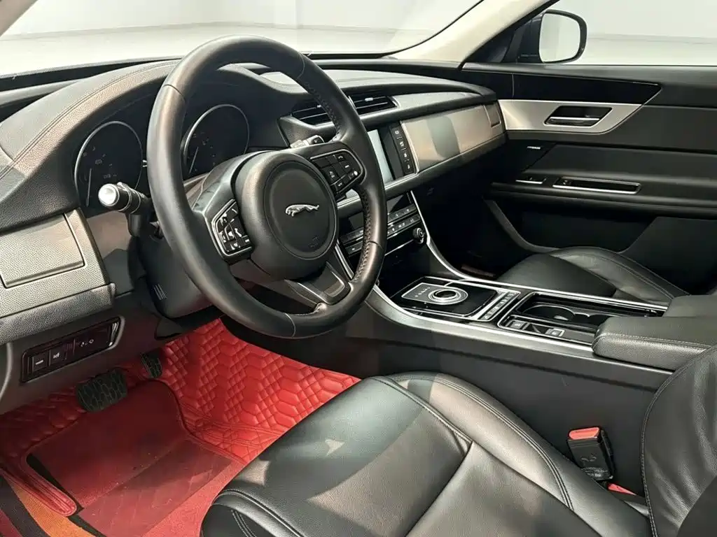 Jaguar XFL — миниатюра 4