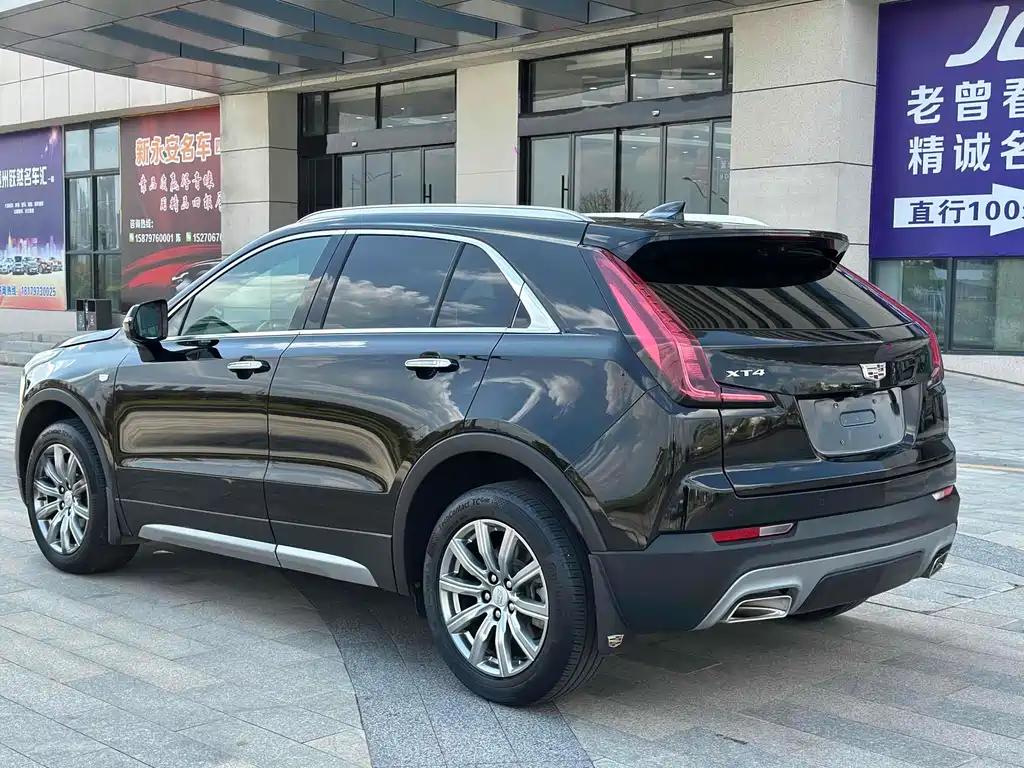 CADILLAC XT4