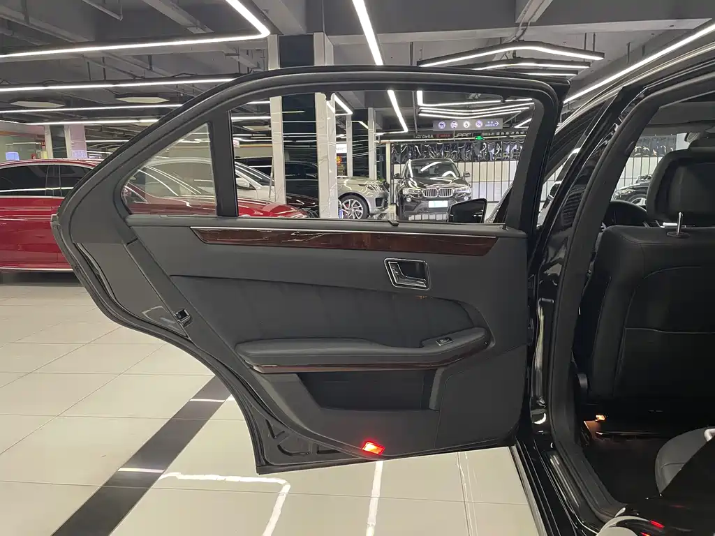 Mercedes-Benz E-Class — миниатюра 39
