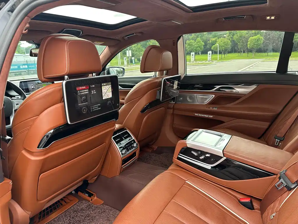 BMW 7 Series — миниатюра 15