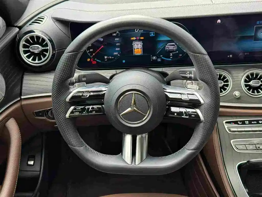 Mercedes-Benz E-Class — миниатюра 5