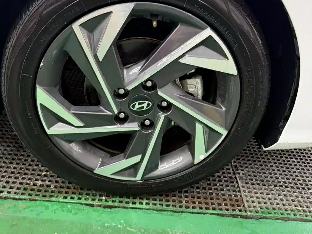 Hyundai Elantra — миниатюра 17