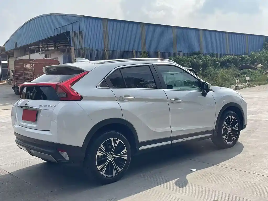Mitsubishi Eclipse Cross — миниатюра 9