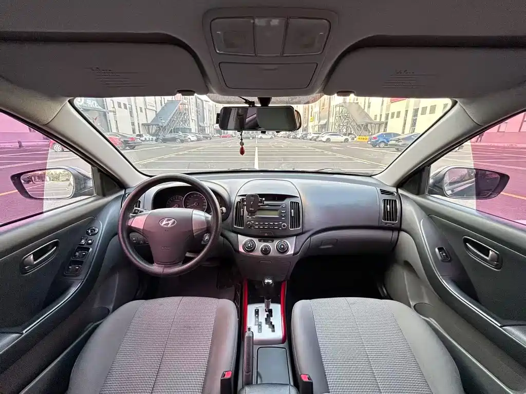 Hyundai Elantra — миниатюра 6
