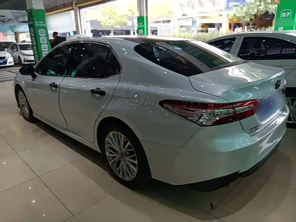 Toyota Camry — миниатюра 5