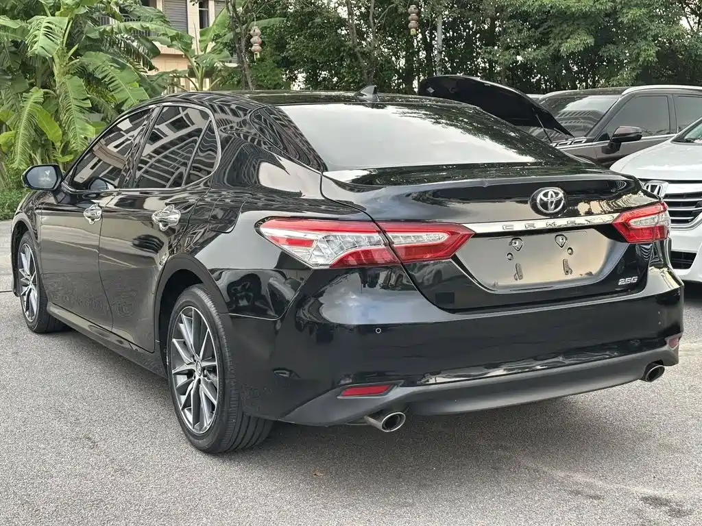 Toyota Camry — миниатюра 5