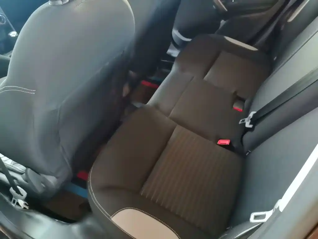 Peugeot 2008 — миниатюра 17