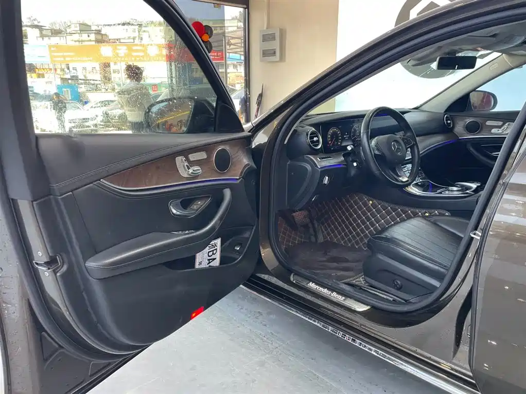 MERCEDES-BENZ E CLASS