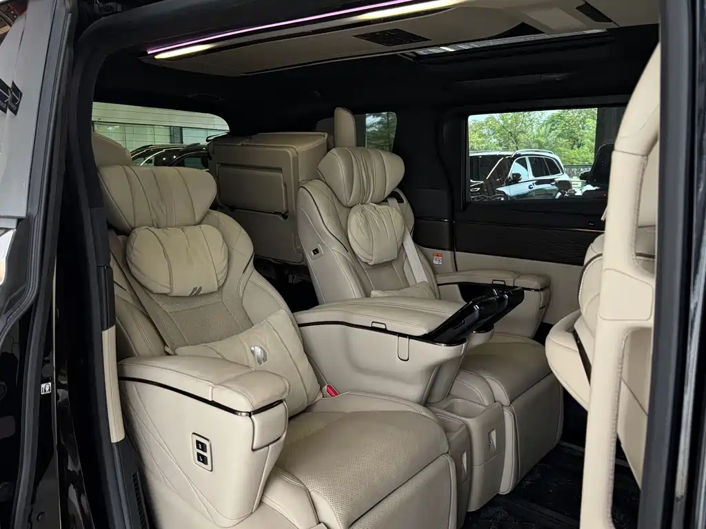 Toyota Alphard — миниатюра 6