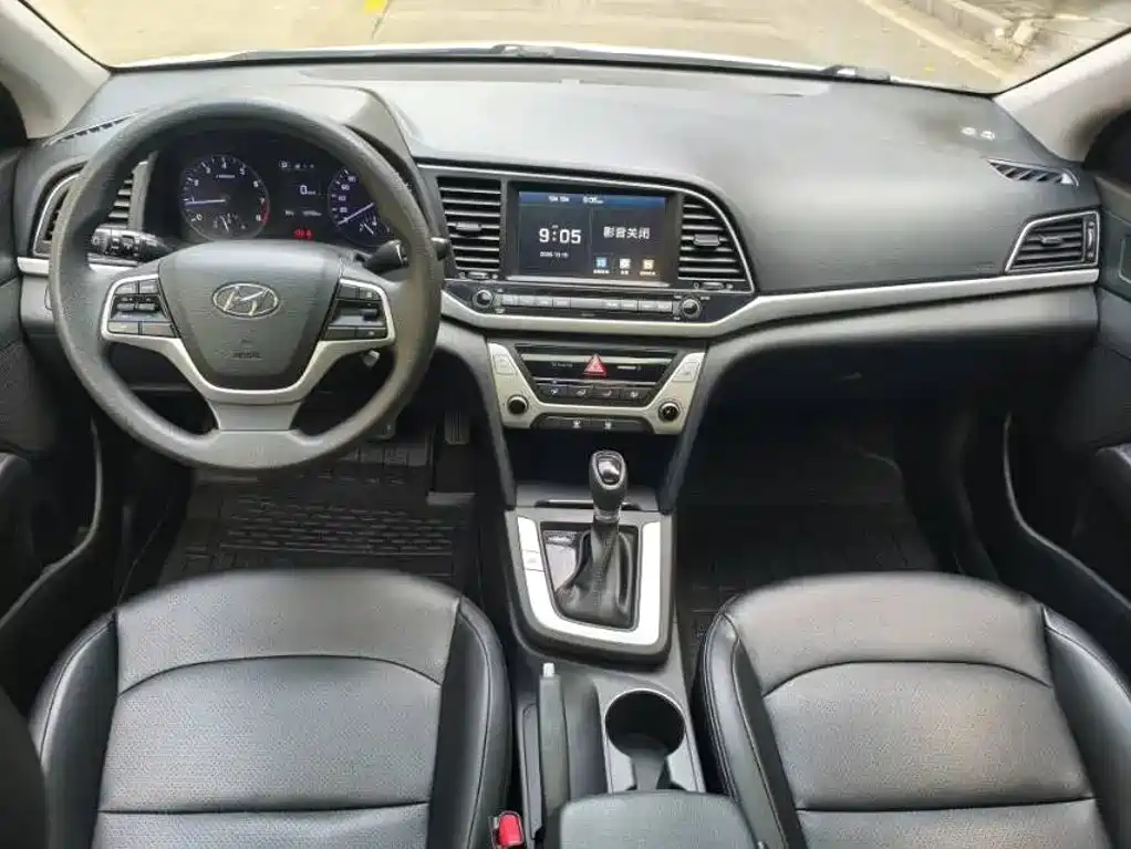 Hyundai Elantra — миниатюра 5