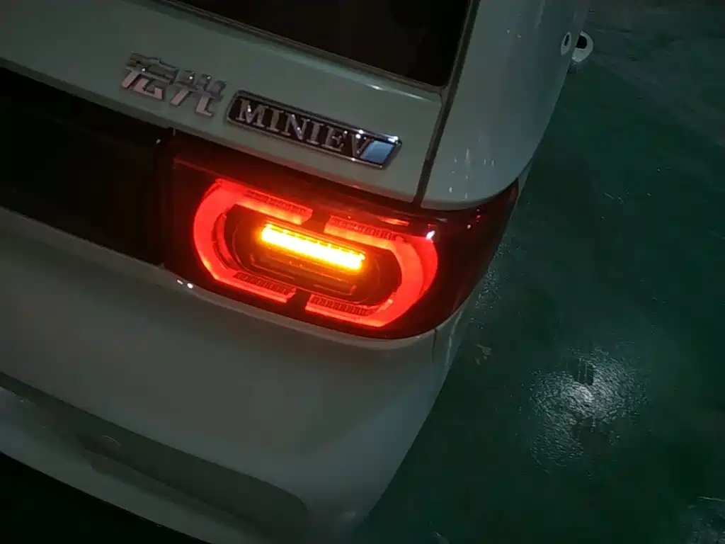 Wuling MINIEV — миниатюра 8