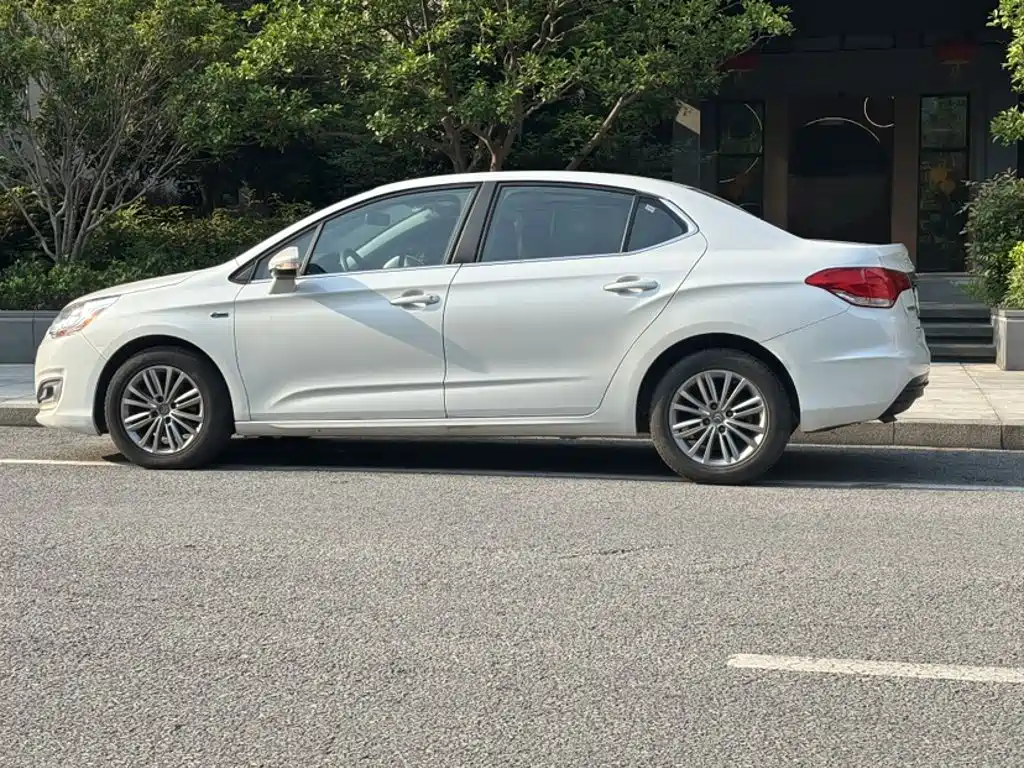 Citroen C4L 2015 1.2T AT Luxury