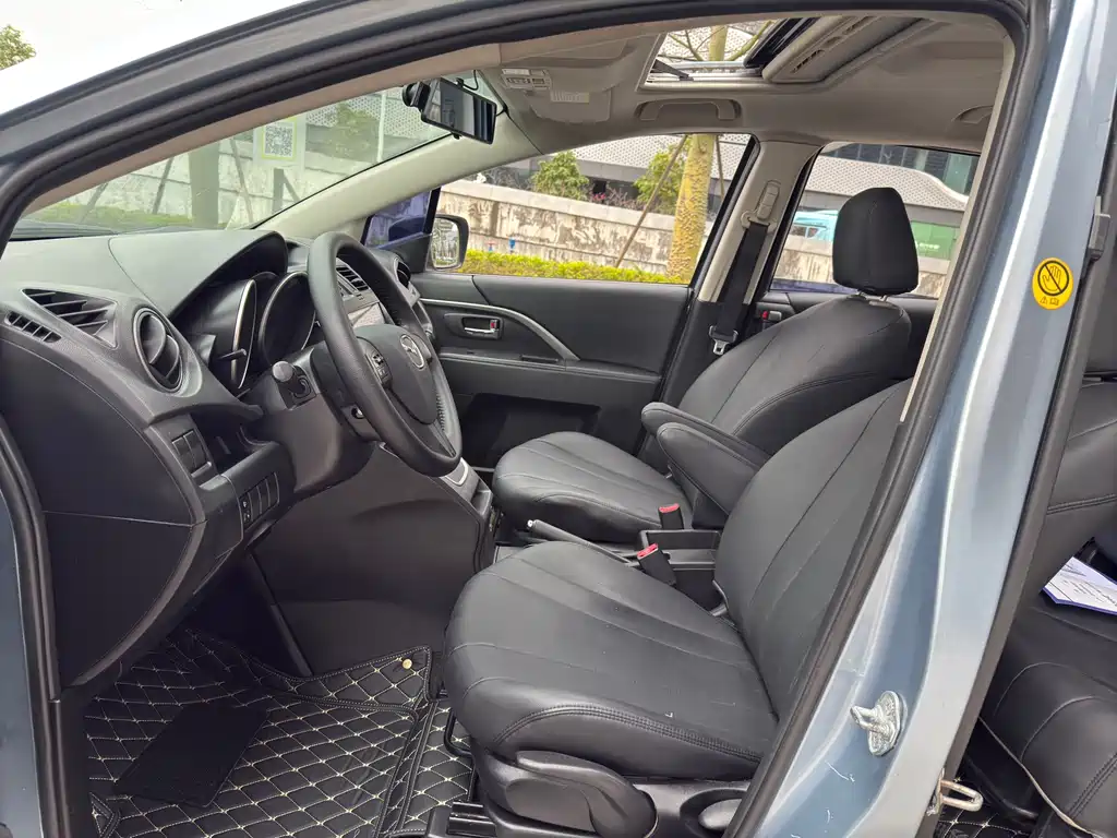 Mazda 5 2011 2.0L AT Luxury