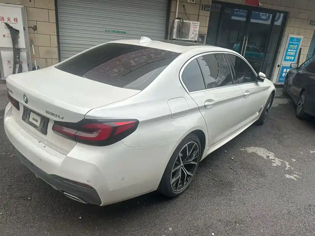 BMW 5 Series — миниатюра 9