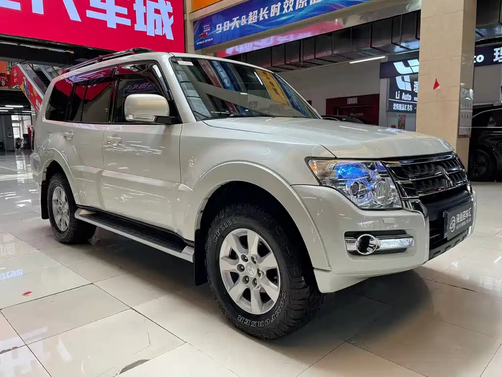 Mitsubishi Pajero (Import) — миниатюра 3