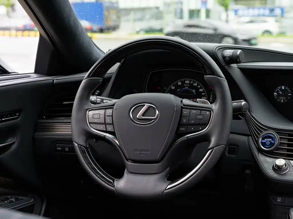 Lexus LS — миниатюра 14