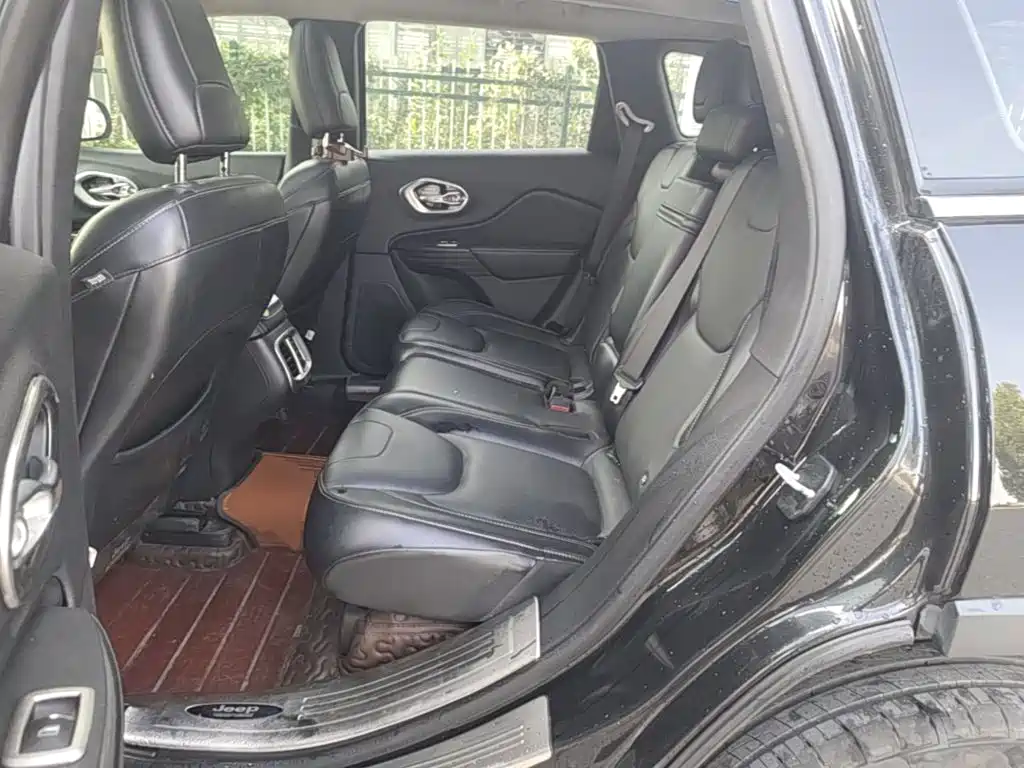 Jeep Cherokee — миниатюра 17