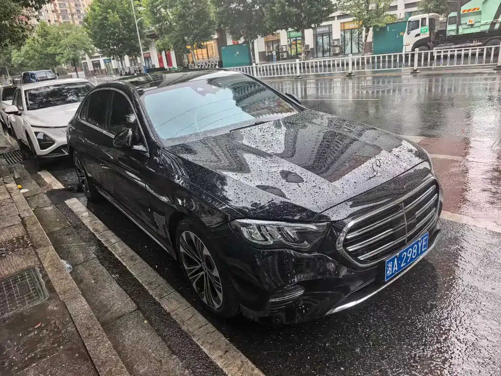 Mercedes-Benz E-Class — миниатюра 3