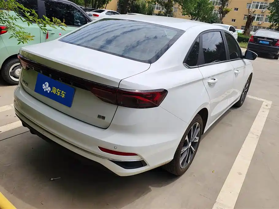 Geely Emgrand 2025 4 1.5L CVT Luxury