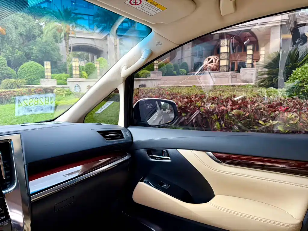 Toyota Alphard 2015 3.5L Luxury