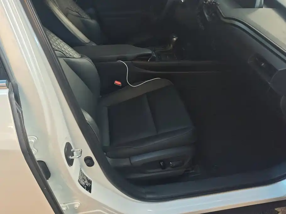 Lexus UX — миниатюра 8