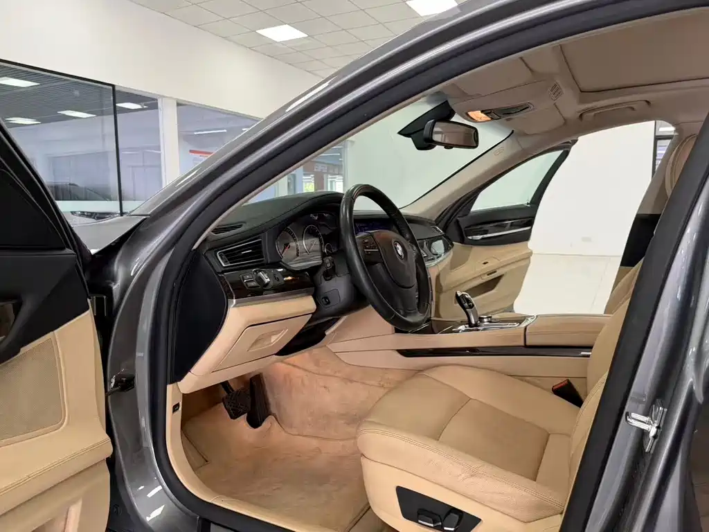 BMW 7 Series — миниатюра 7