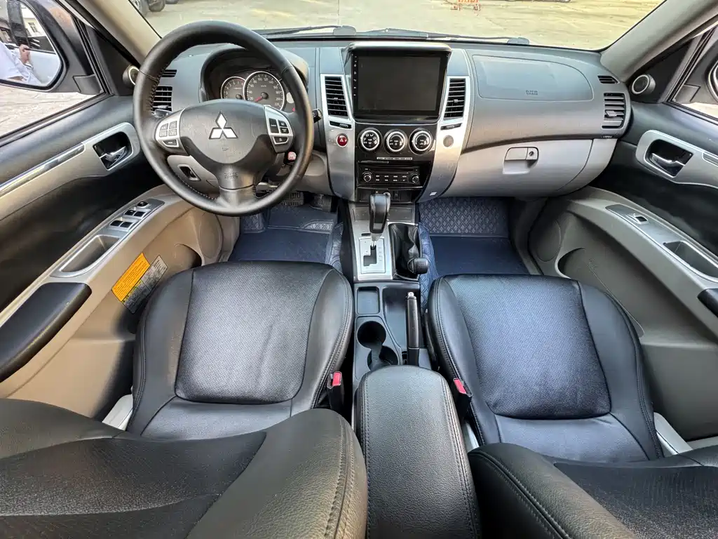 Mitsubishi Pajero Sport — миниатюра 9