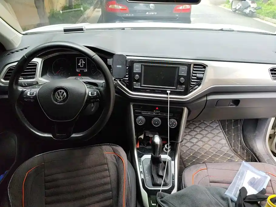 Volkswagen T-Roc — миниатюра 12
