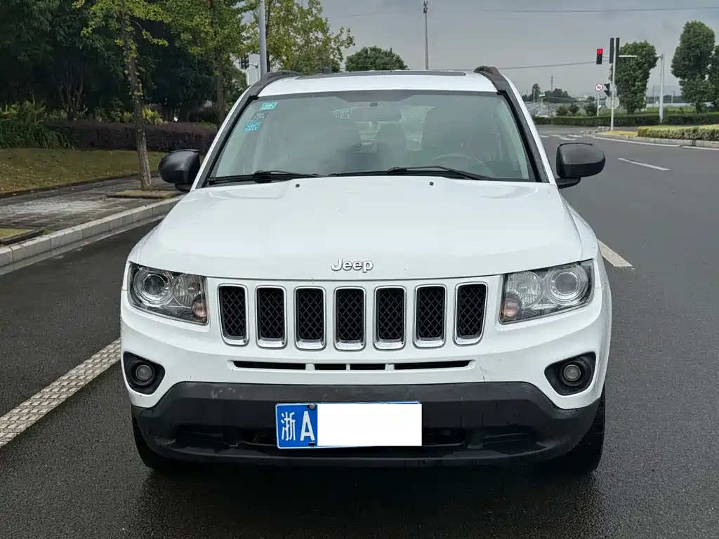 Jeep Compass (Import) — миниатюра 2