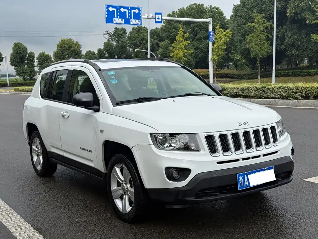Jeep Compass (Import) — миниатюра 3